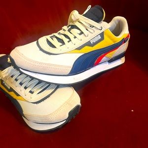 Never worn size 11 pumas